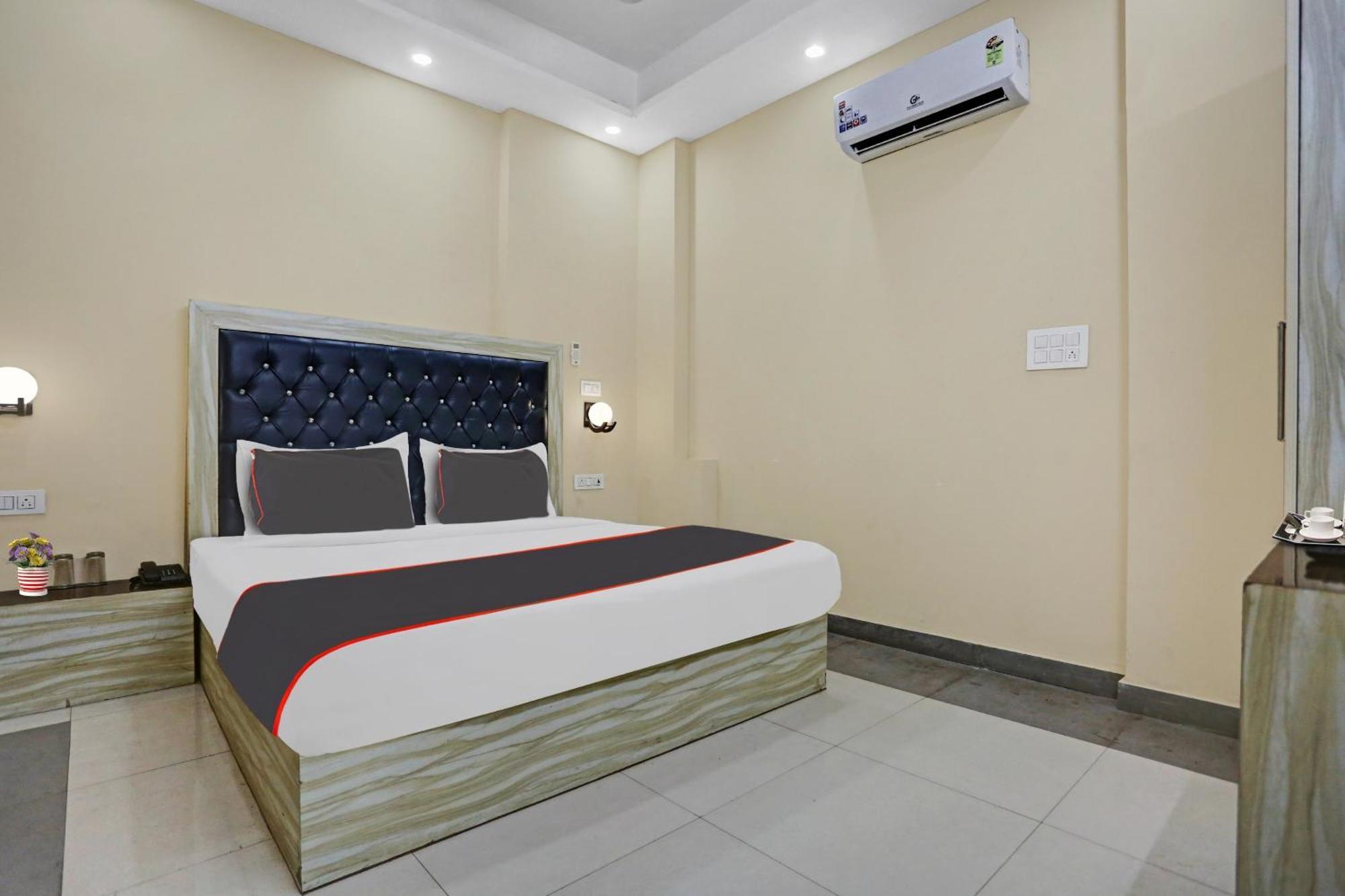 Collection O Metro View Ashok Vihar Near Shalimar Bagh Metro Station Hotel New Delhi Exterior photo