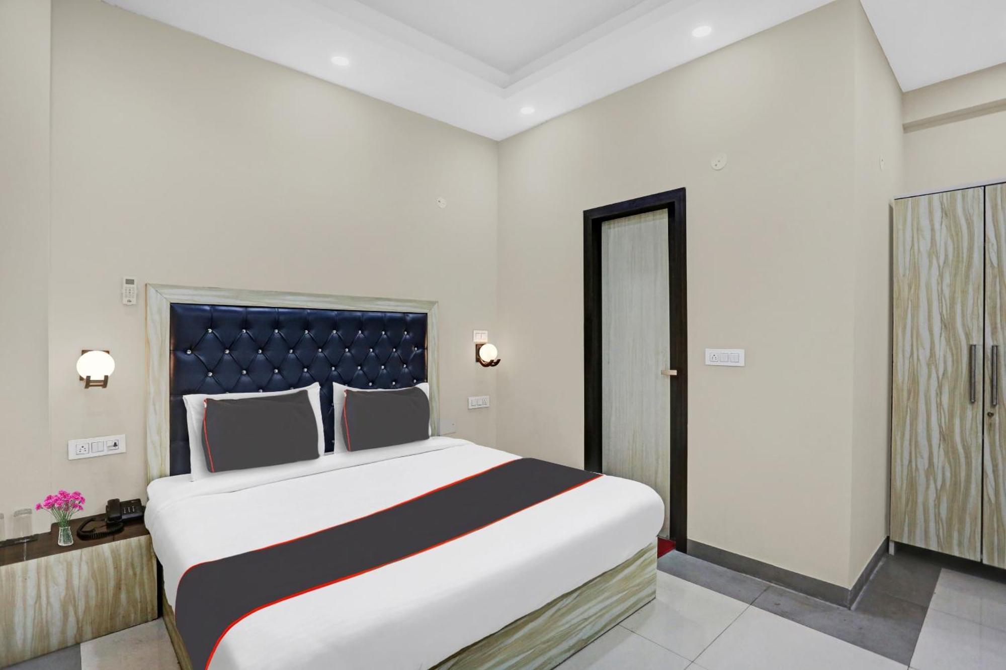 Collection O Metro View Ashok Vihar Near Shalimar Bagh Metro Station Hotel New Delhi Exterior photo