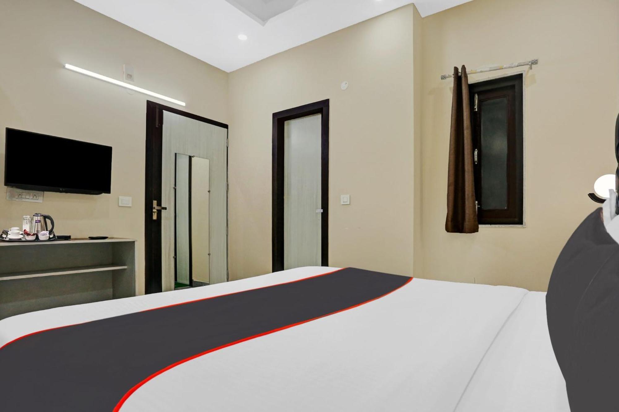 Collection O Metro View Ashok Vihar Near Shalimar Bagh Metro Station Hotel New Delhi Exterior photo