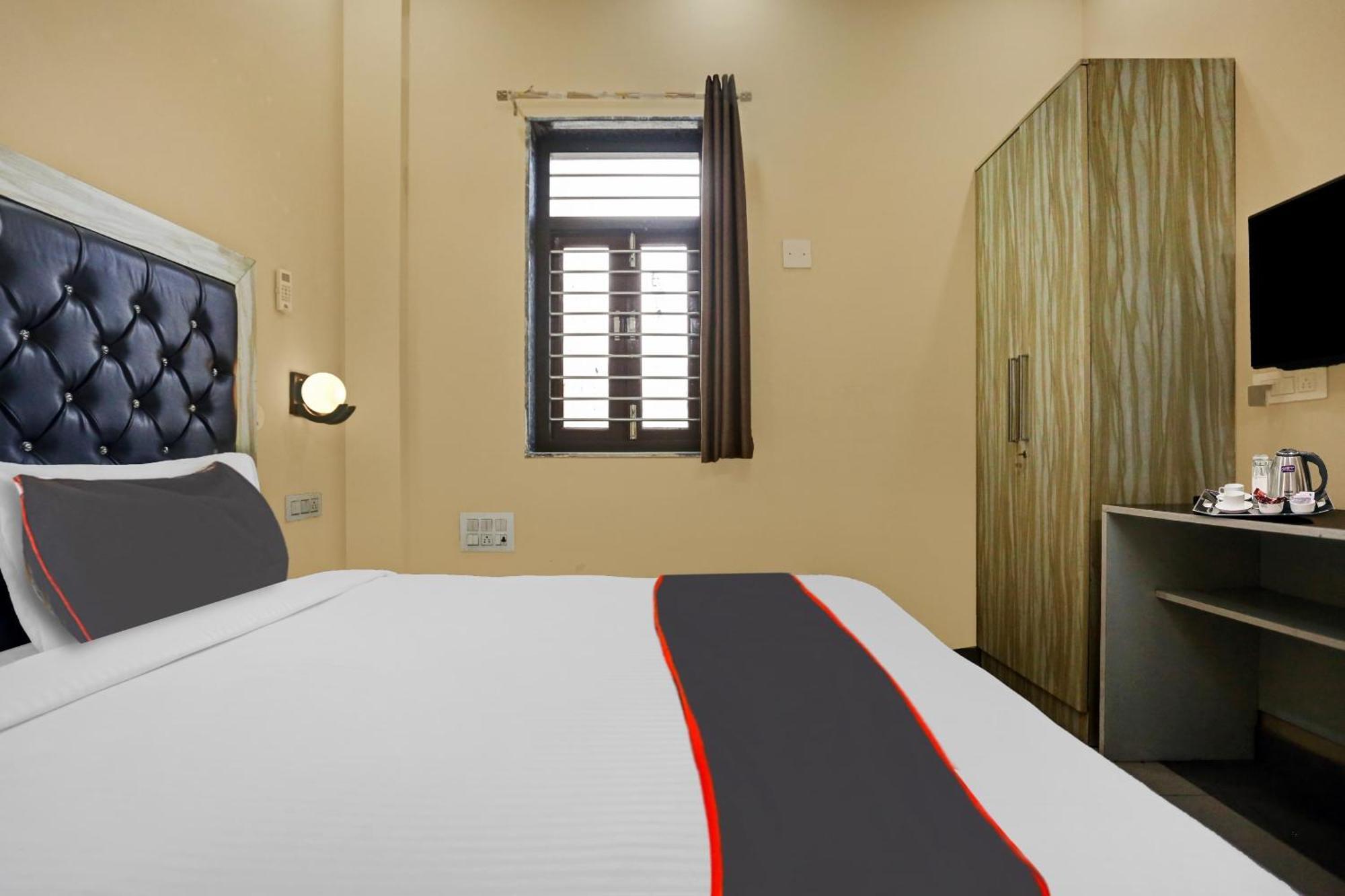 Collection O Metro View Ashok Vihar Near Shalimar Bagh Metro Station Hotel New Delhi Exterior photo